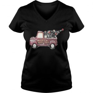 Red vintage truck with Christmas tree Tee Vneck