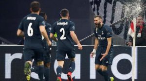 Marco Asensio scores late winner as Real Madrid beat Ajax in first leg