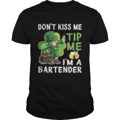 Leprechaun dabbing dont kiss me tip me Im a bartender Guys Shirt