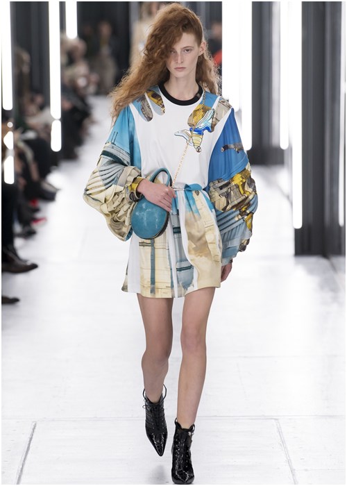 This year Louis Vuitton uses very elegant colors like turquoise and blue