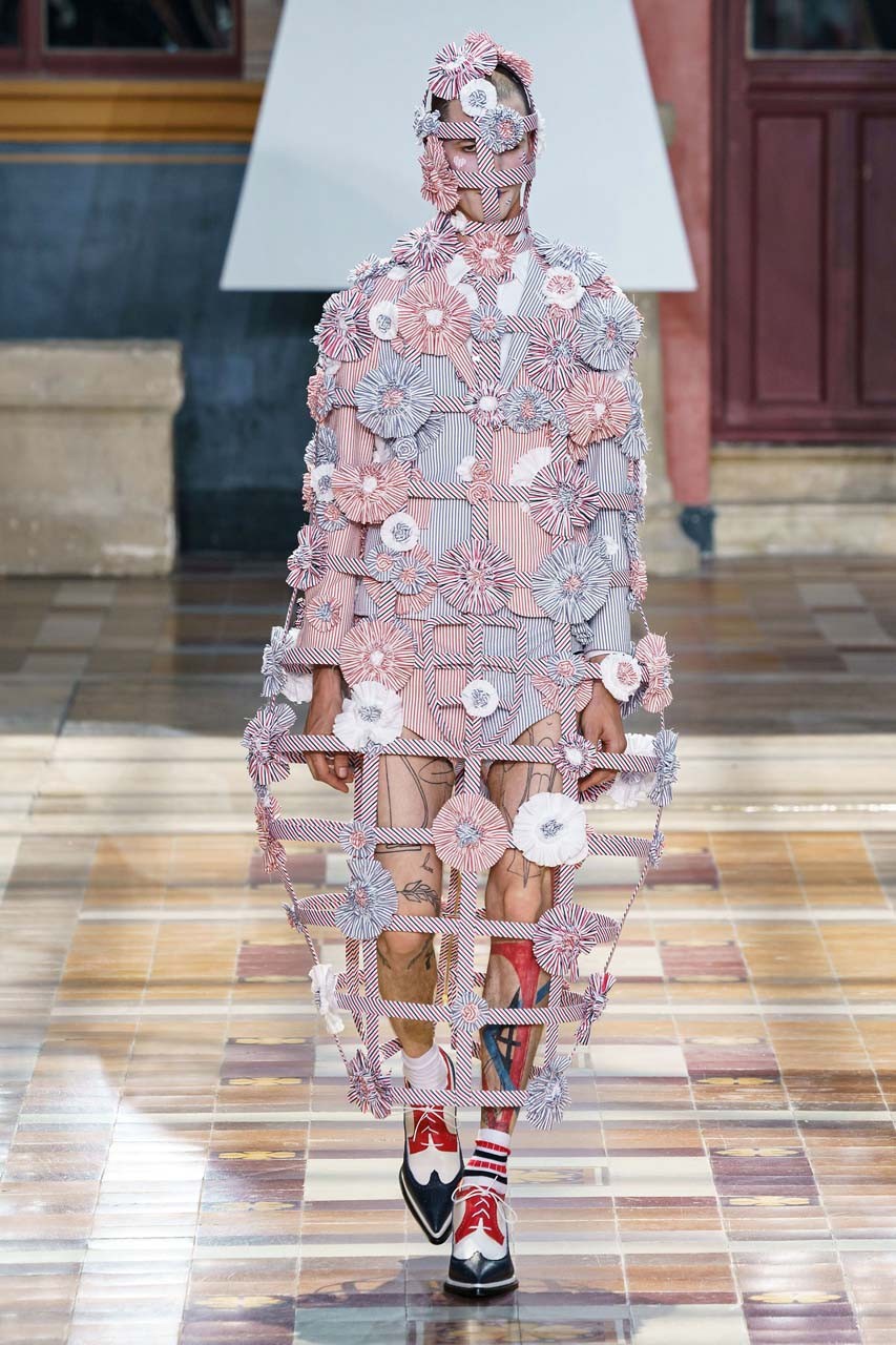 Unique male fashion show Men wearing ballet skirts dress lanterns