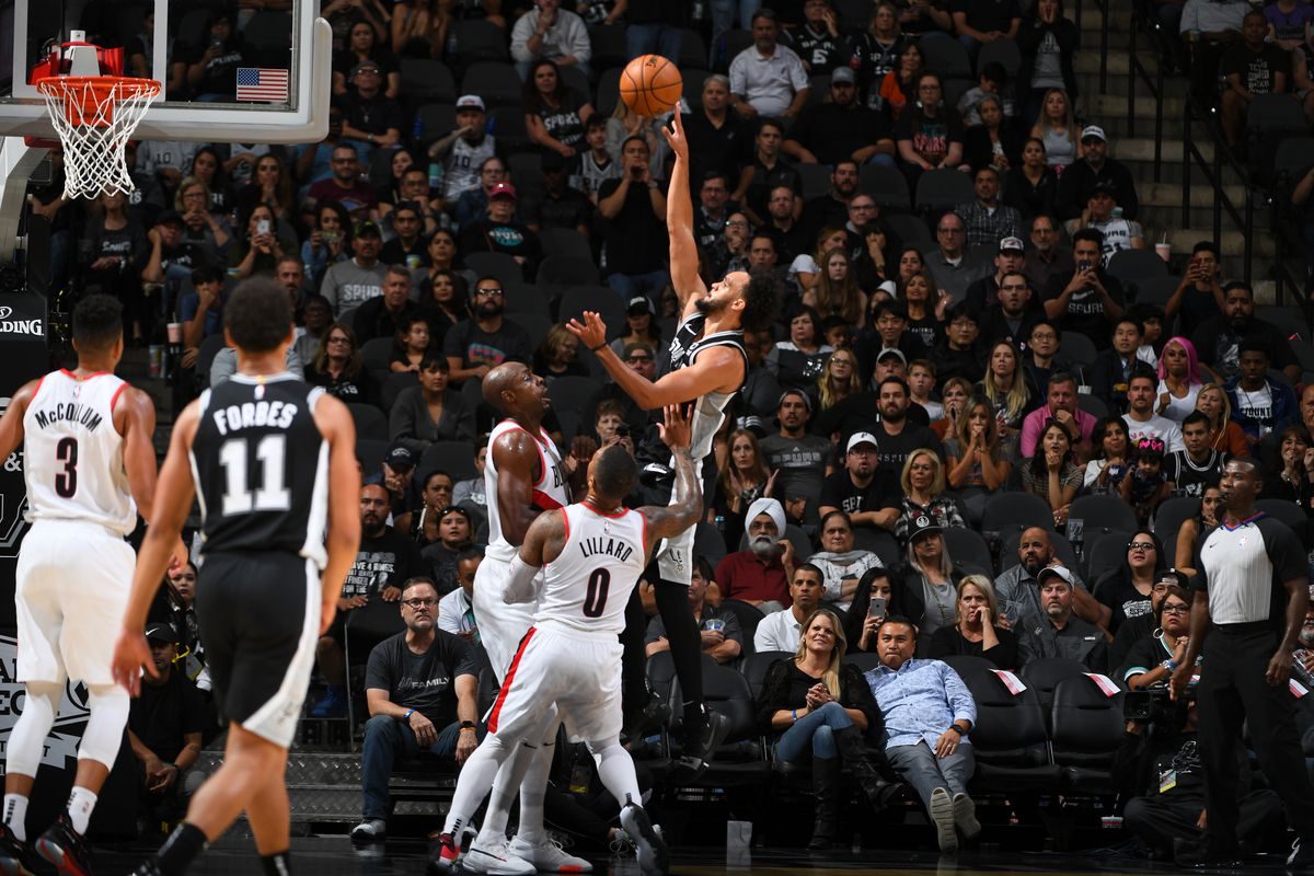 Derrick White reminds everyone how important he is to the Spurs