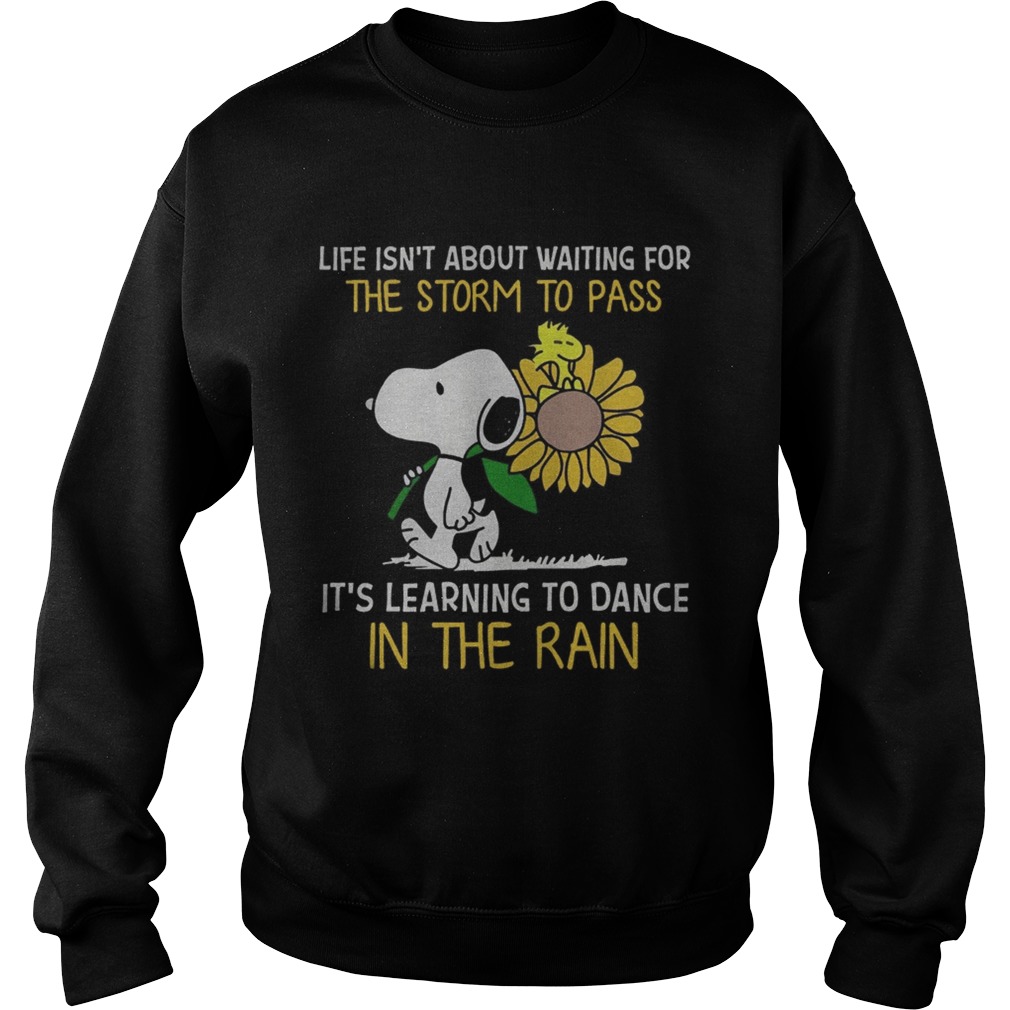 Snoopy hold Sunflower and Woodstock life isnt about waiting for the storm to pass Sweatshirt