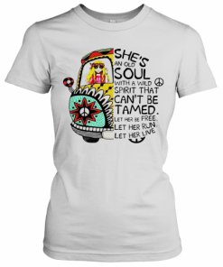 Hippie Girl She'S An Old Soul With A Wild Spirit That Can'T Be Tamed Let Her Be Free T-Shirt Classic Women's T-shirt