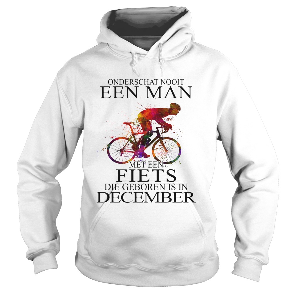 Onderschat nooit een man met een fiets die geboren is in December bicycle  Hoodie