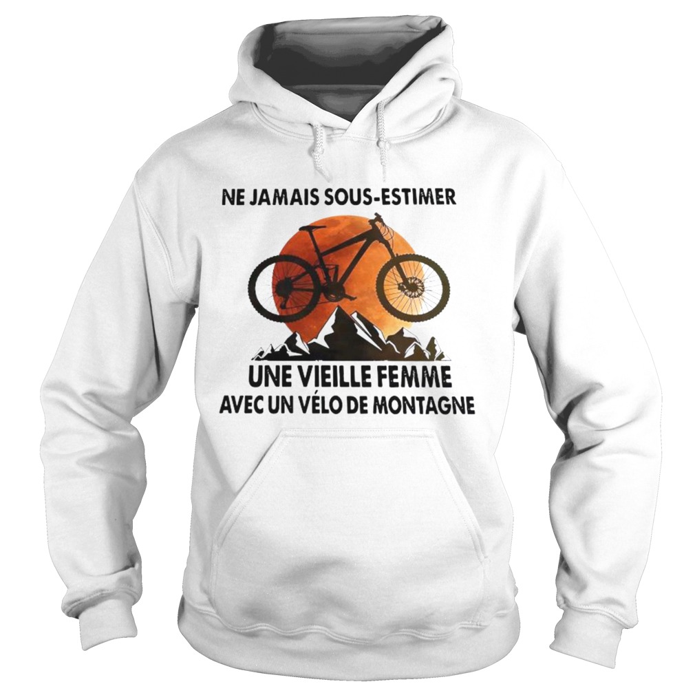 Ne Jamais Sous Estimer Une Vieille Femme Avec Un Velo De Montagne Hoodie