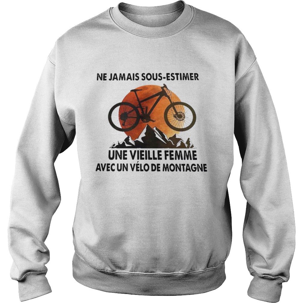 Ne Jamais Sous Estimer Une Vieille Femme Avec Un Velo De Montagne Sweatshirt
