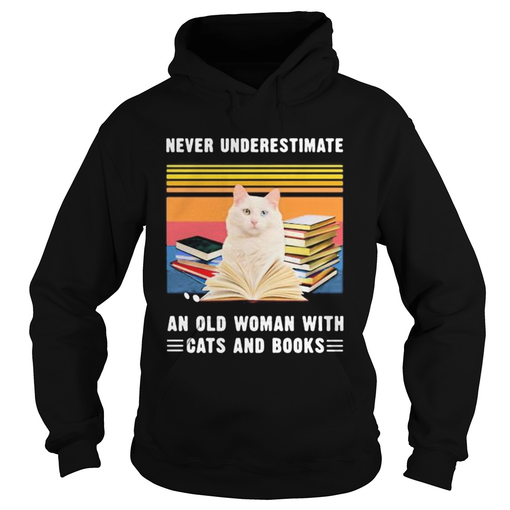 NEVER UNDERESTIMATE AN OLD WOMAN WITH CATS AND BOOKS TURKISH VAN CAT VINTAGE RETRO Hoodie