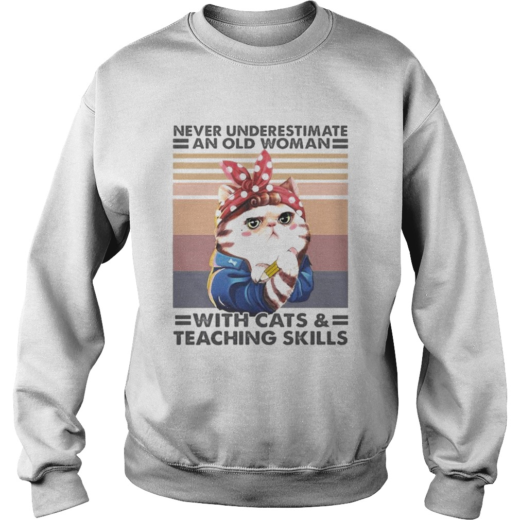 Never underestimate an old woman with cats and teaching skills vintage retro Sweatshirt