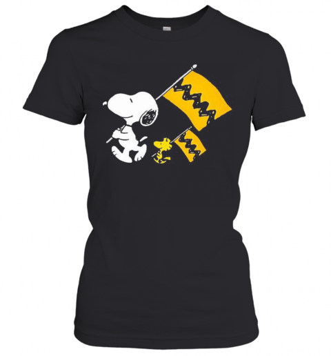 Snoopy And Woodstock Holding Flag T-Shirt Classic Women's T-shirt