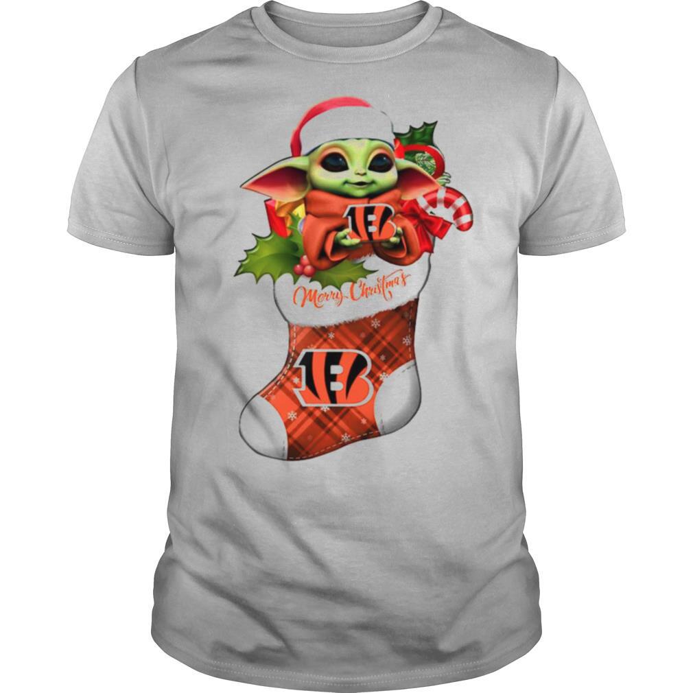 Baby Yoda Hug Cincinnati Bengals Ornament Merry Christmas 2020 shirt