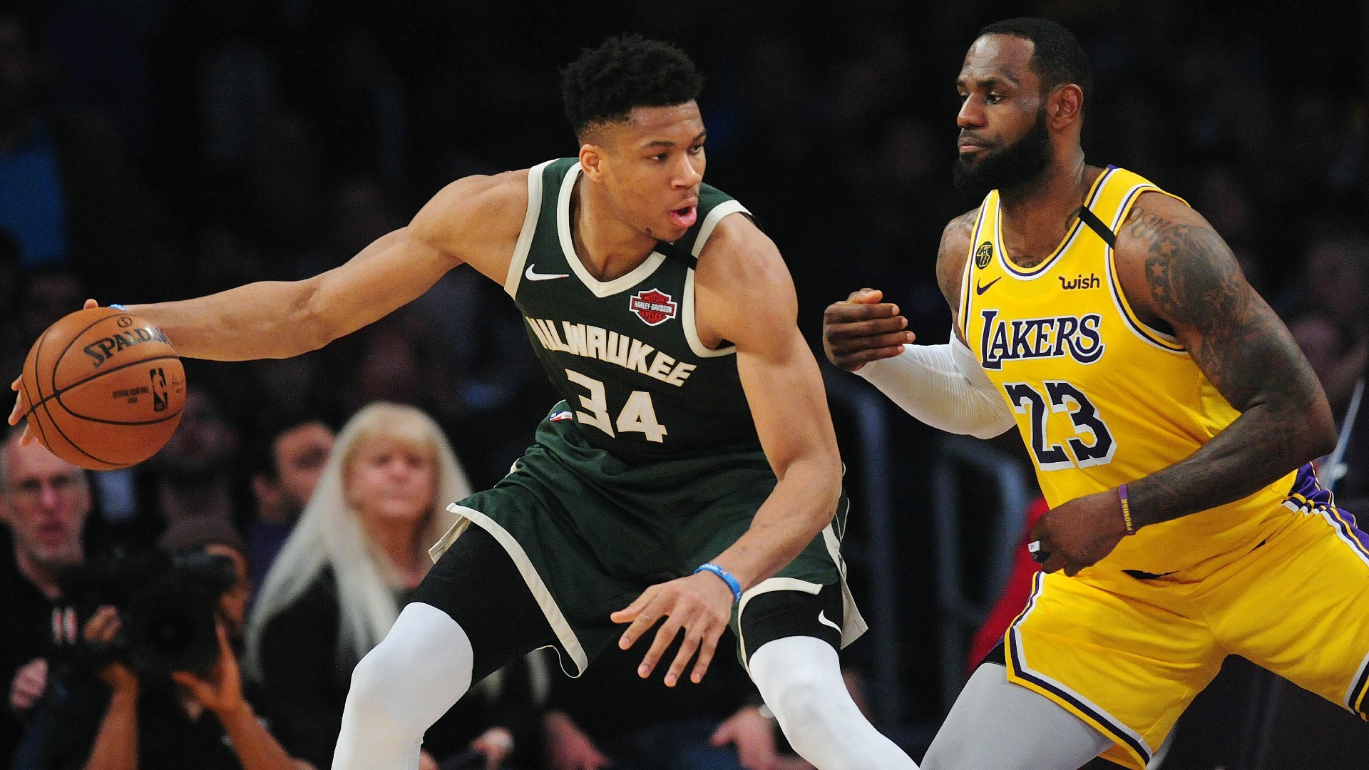 Giannis Antetokounmpo signs largest contract in NBA history by renewing with Buck