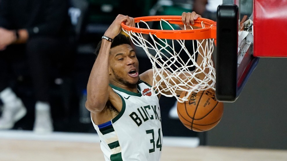 Giannis Antetokounmpo signs largest contract in NBA history by renewing with Buck