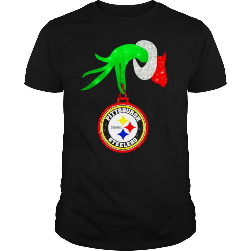 Grinch hand holding Pittsburgh Steelers Merry Christmas shirt