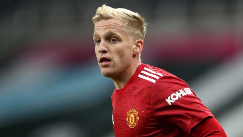 Solskjaer defends Van de Beek's FA Cup showing as Hughes claims Man Utd stars 'don't trust' Dutchman