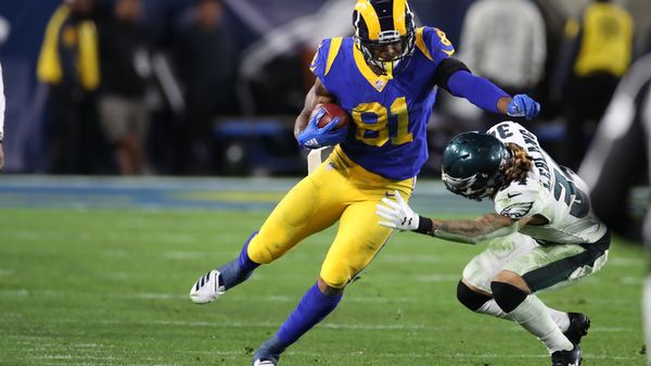 TE Gerald Everett signs with Seahawks