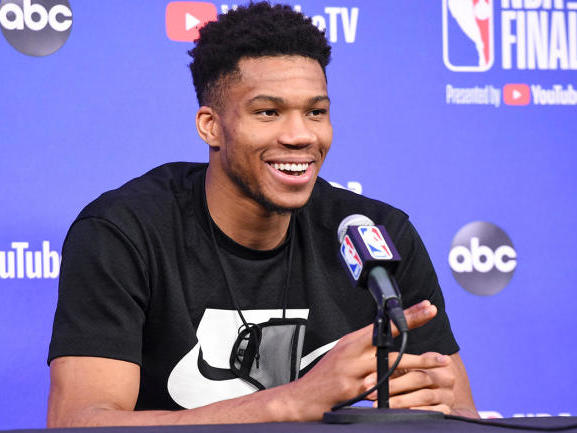 Giannis Antetokounmpo's clutch block helps Bucks even Finals