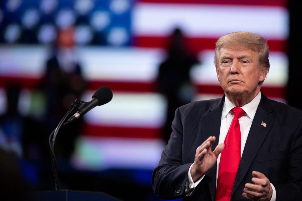 Trump plans to ‘move forward’ after meeting with ‘cabinet’ Mark Meadows