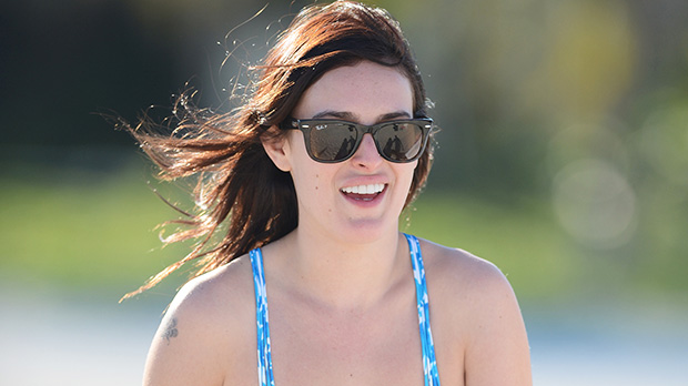 Rumer Willis Strips Down & GoesMakeup-Free In The Pool For Gorgeous