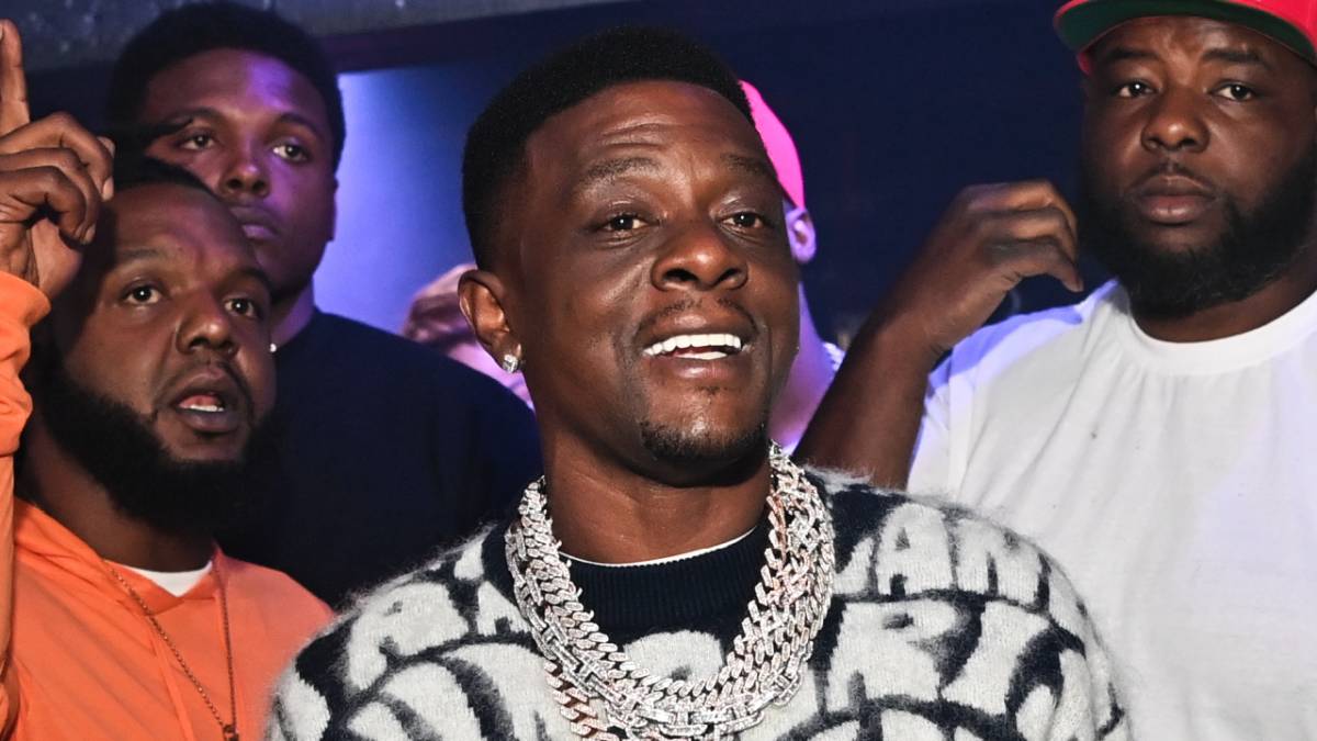 BOOSIE BADAZZ & TEEN SON EXAMINE WOMEN'S GENITALS WITH MAGNIFYING GLASS 'LOOK AT THE PUSSY SON'