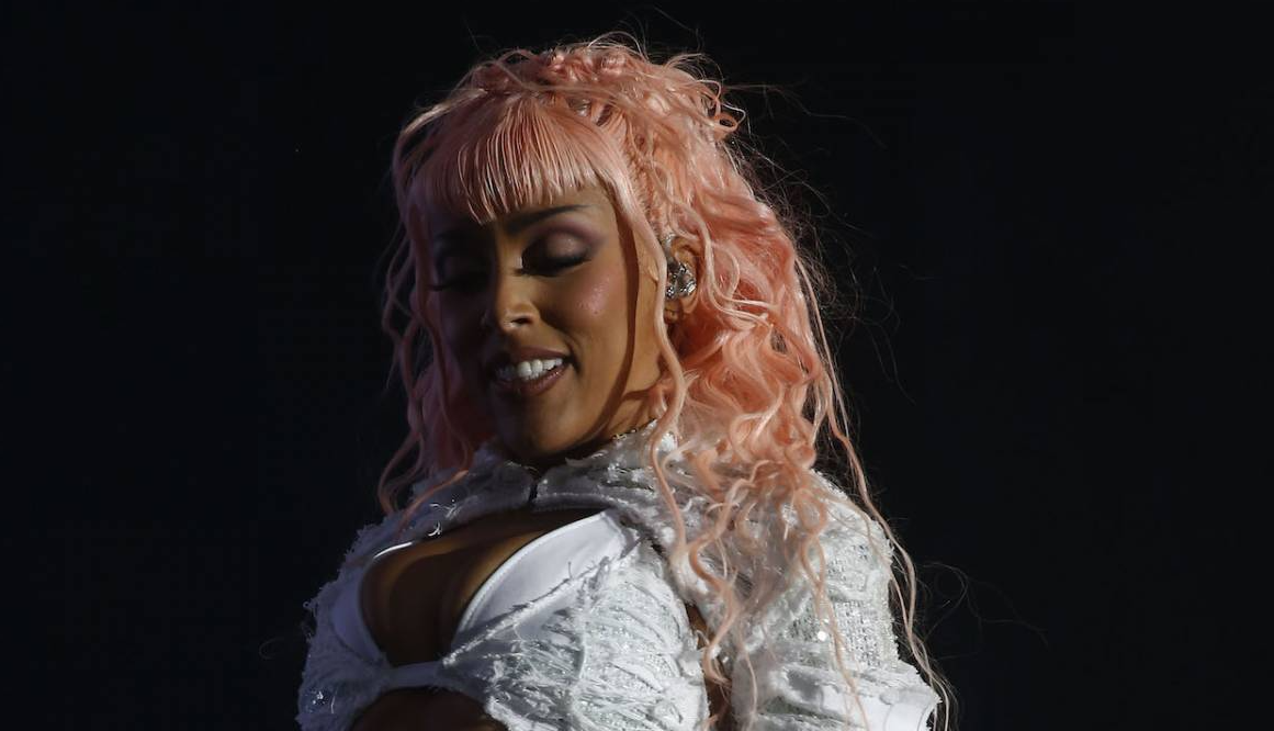 DOJA CAT PAUSES LOLLAPALOOZA ARGENTINA CONCERT TO HELP FAN IN NEED