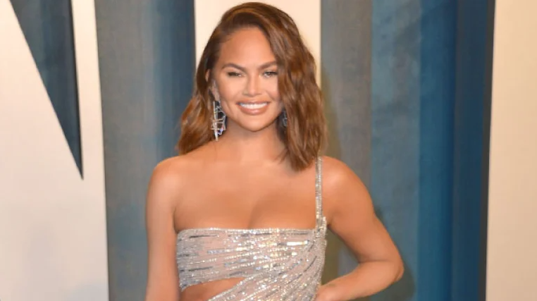 Chrissy Teigen Takes Off All Of Her Clothes For Sexy Instagram Selfie ‘This Is Great’