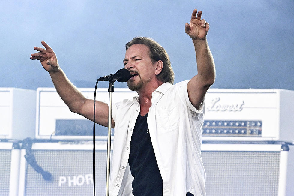 Eddie Vedder Suffering From Vocal Damage Pearl Jam Cancel Show
