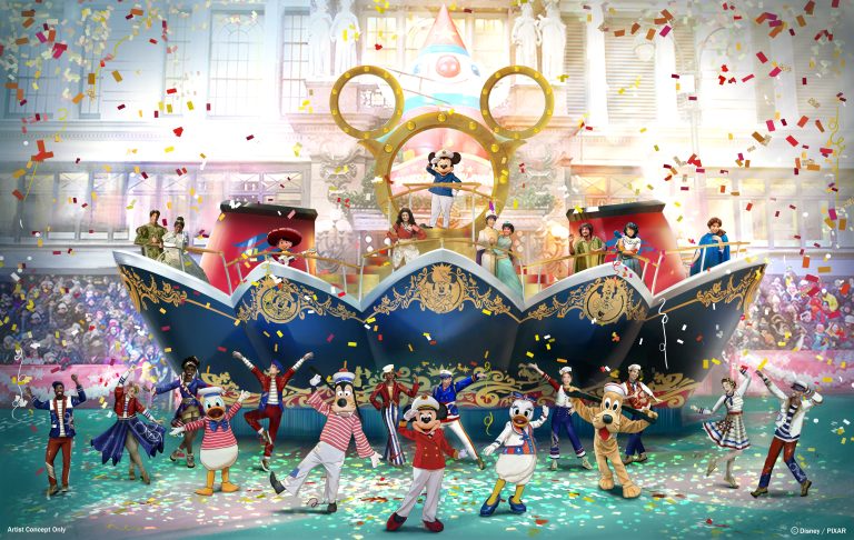 See Disney’s Minnie Mouse Soar into History on Thanksgiving Day