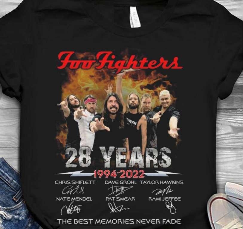Foo Fighters T-Shirt 28 Years 1994-2022 Signatures Thank You For The Memories Taylor Hawkins