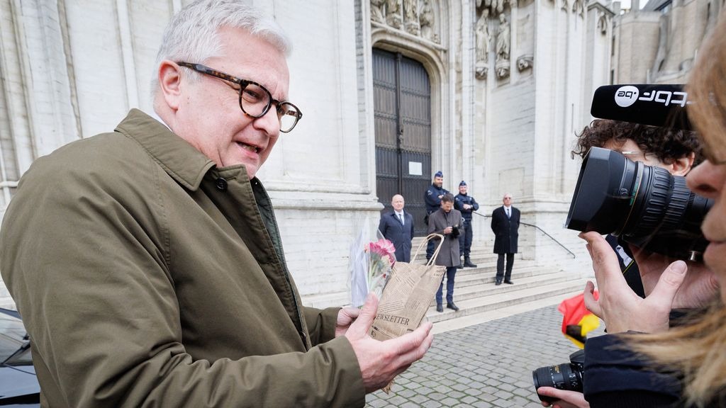 Belgische prins Laurent erkent dat hij zoon heeft met zangeres Wendy Van Wanten