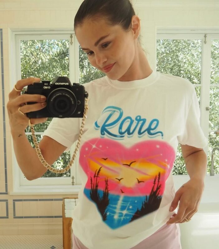 Selena Gomez Approves “Toasted” Nails for Fall—Here’s Exactly How To Do It