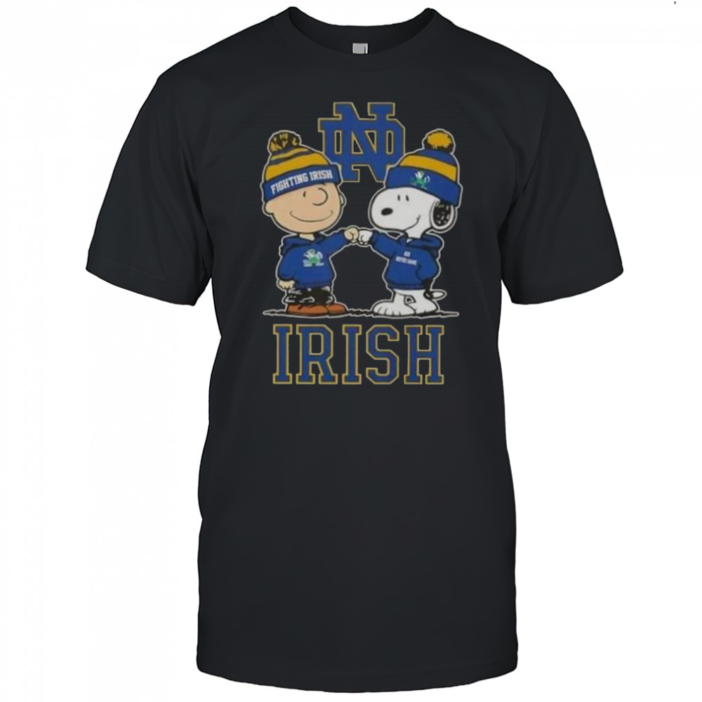 Snoopy And Charlie Brown Notre Dame Fighting Irish Football Skyline T-Shirt