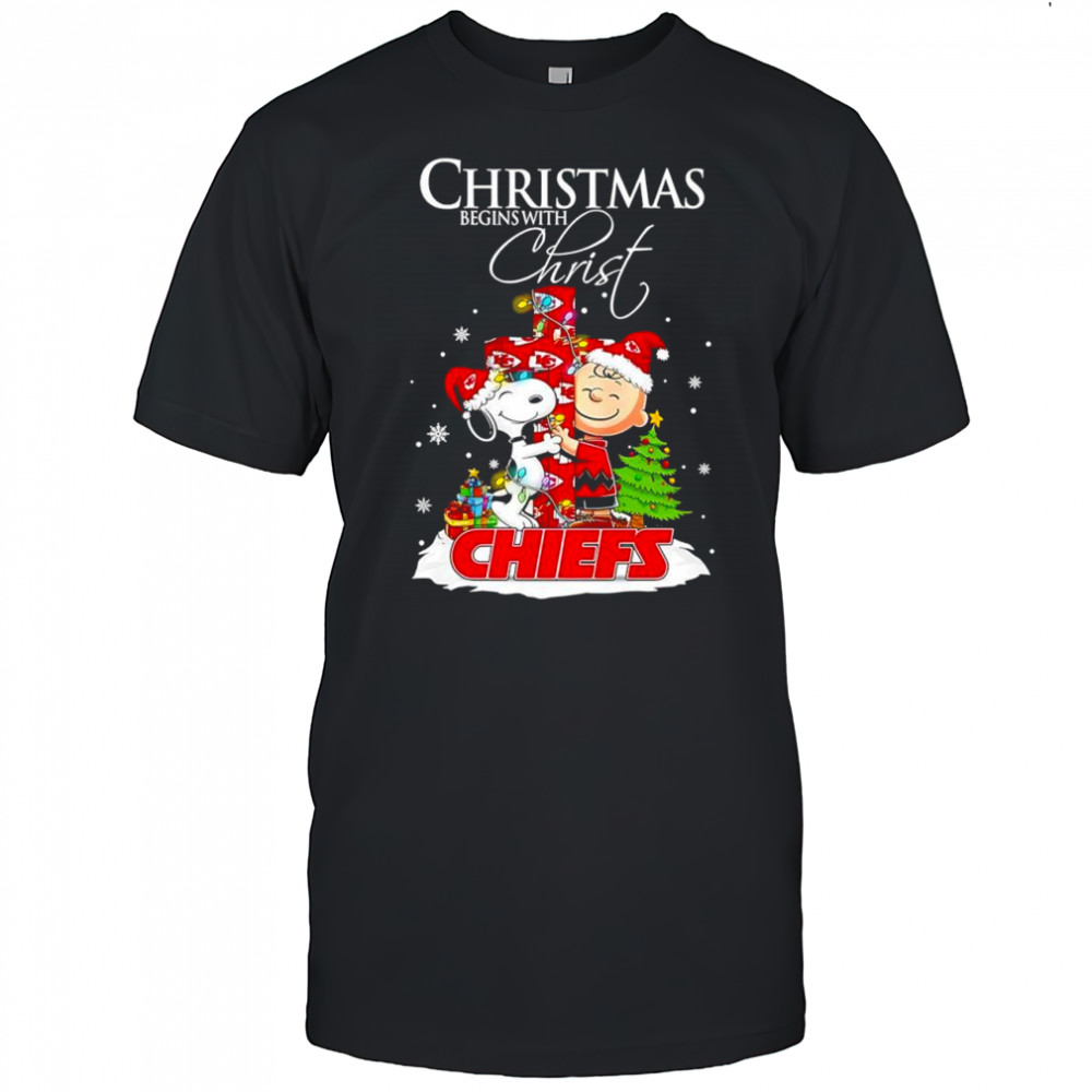 Christmas begins with Christ Kansas City Chiefs x Snoopy and Charlie Brown shirt