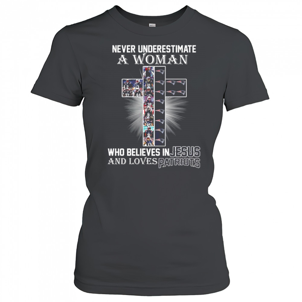 Never underestimate a woman who believe in Jesus and loves New England Patriots shirt
